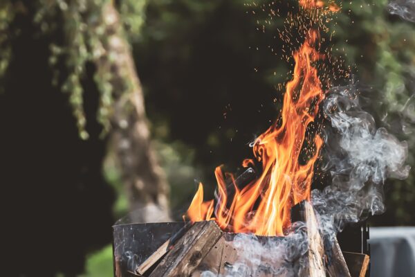 Feuerstelle im eigenen Garten anlegen